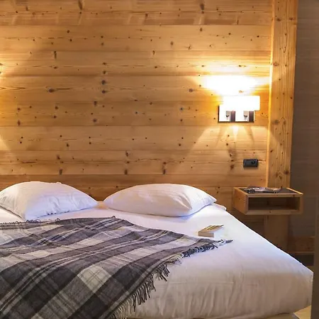 ホテル Restaurant Les Alisiers ラプートロワ