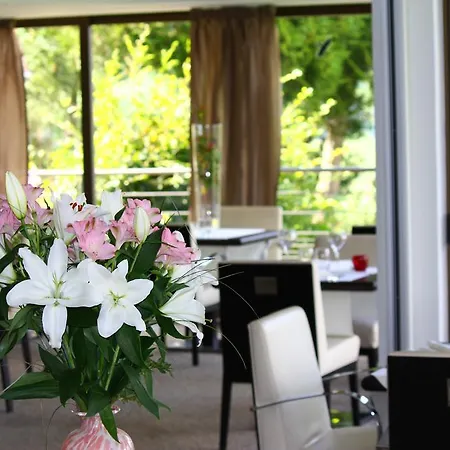 Restaurant Les Alisiers ホテル