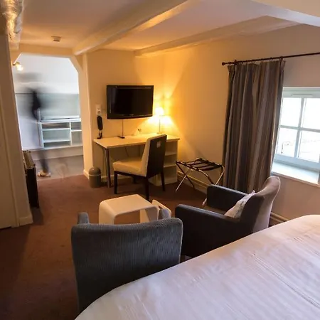 Hotel Restaurant Les Alisiers 3*