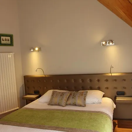 Restaurant Les Alisiers ラプートロワ