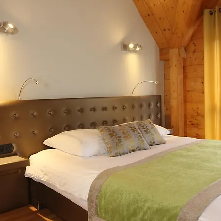 Hotel Restaurant Les Alisiers 3*