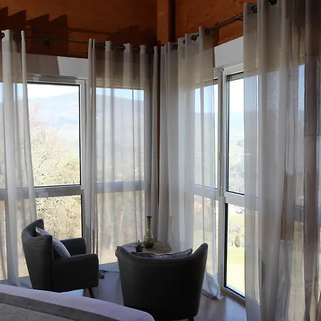 Restaurant Les Alisiers ホテル ラプートロワ