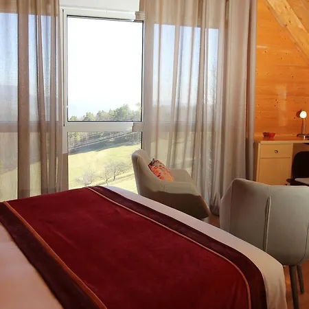 ホテル Restaurant Les Alisiers ラプートロワ