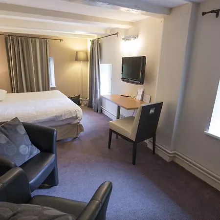 ホテル Restaurant Les Alisiers ラプートロワ